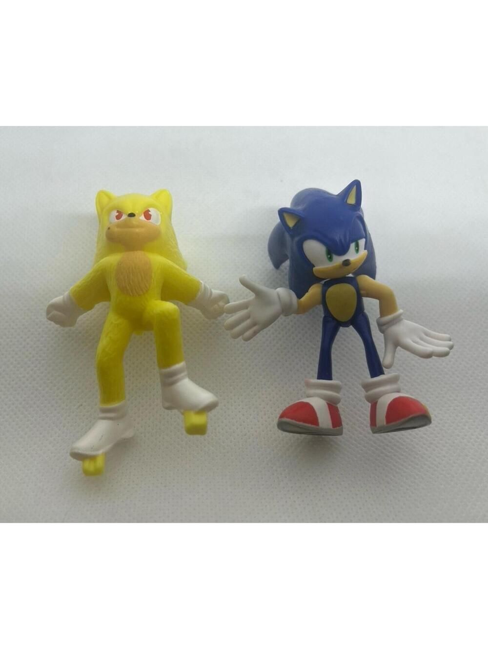 Sonic the Hedgehog & Super Sonic Figure Lot of 2 Mini PVC Toy Figures Sega